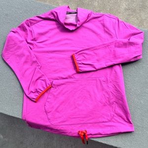 NWOT Saucony long sleeve top